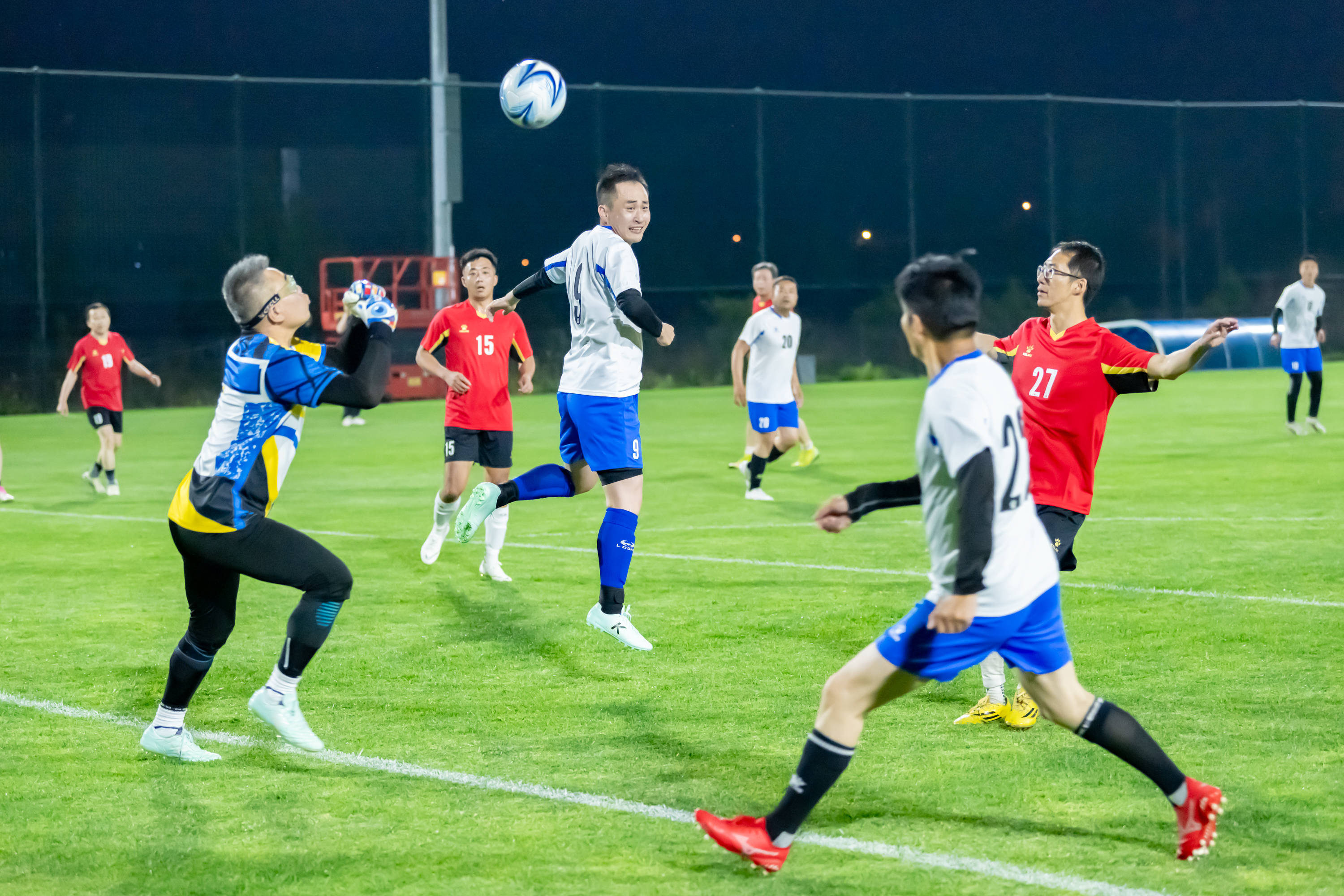 拥有大量年 拥有大量年