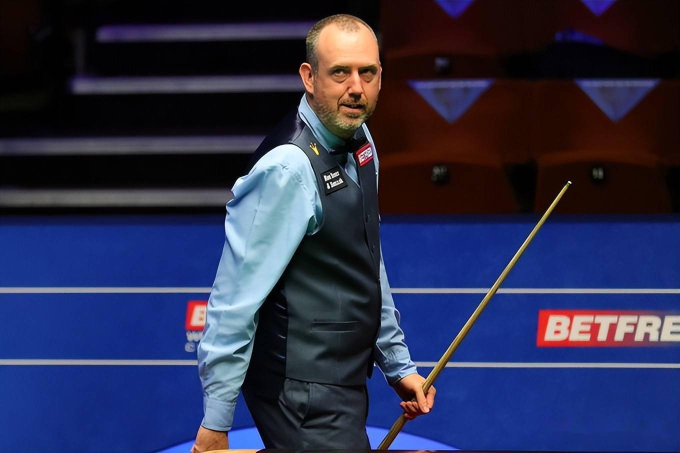 给予球队更 给予球队更