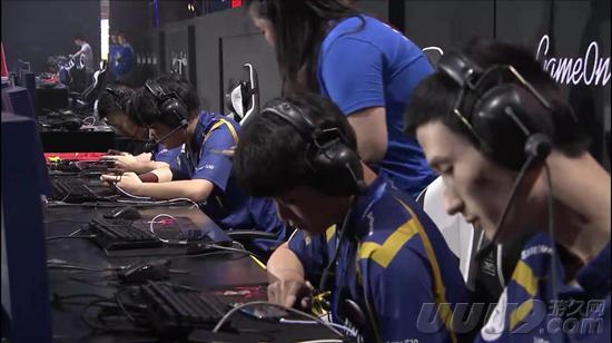 他已抵达英 他已抵达英